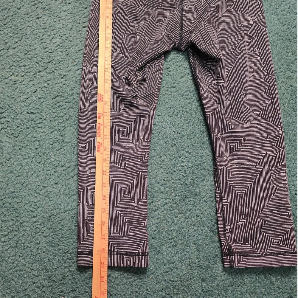 Lululemon Size 8 Wunder Under Crop Leggings Black White Geometric Maze Print - Picture 5 of 7